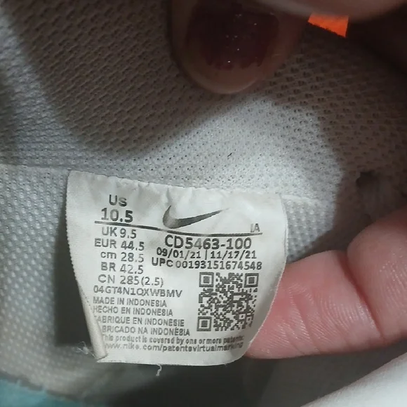 Nike Men's White Leather Sneakers - Picture 2 of 6